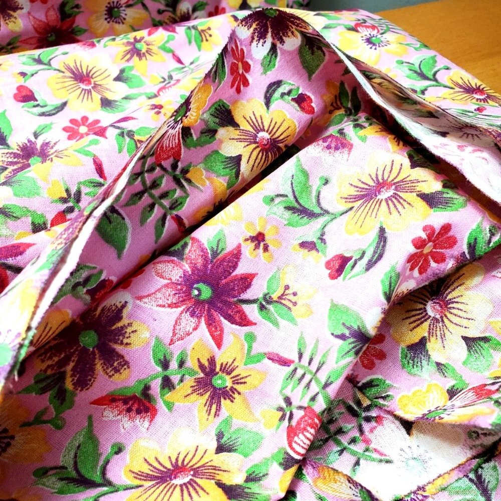 COTTON FABRIC FLORAL PRINT NEW 132" x 37" PINK RED YELLOW GREEN SEWING QUILT